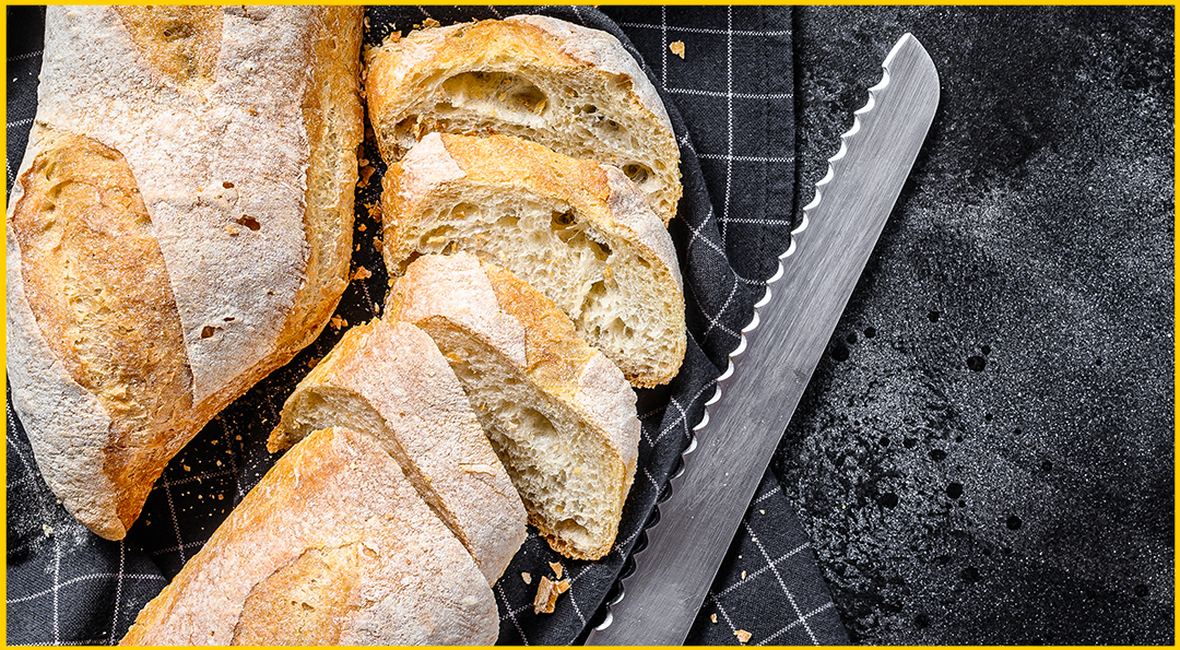 El pan Baguette, crujiente bastón de la panadería francesa